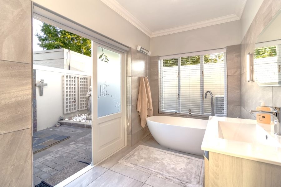 4 Bedroom Property for Sale in Boschenmeer Golf Country Estate Western Cape